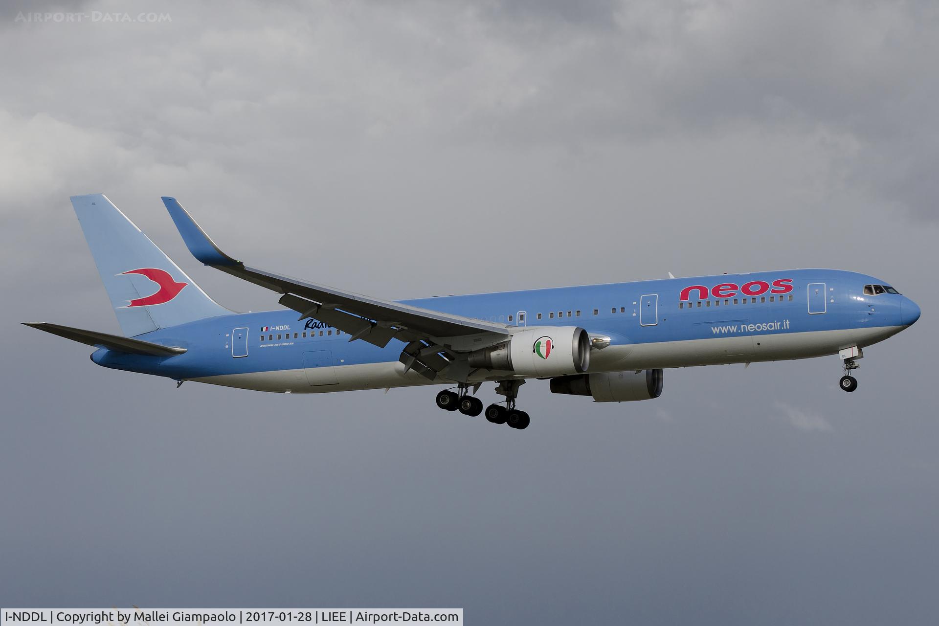 I-NDDL, 1995 Boeing 767-324 C/N 27568, I-NDDL