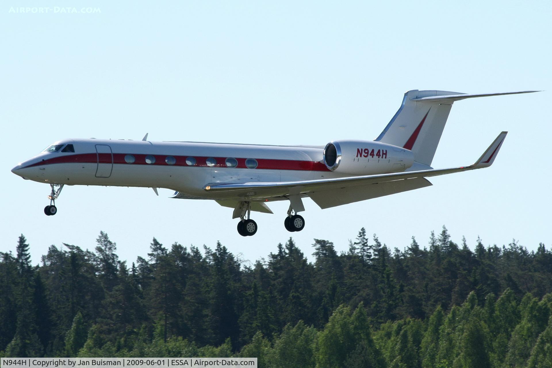 N944H, 2003 Gulfstream Aerospace G-V C/N 5016, Corporate
