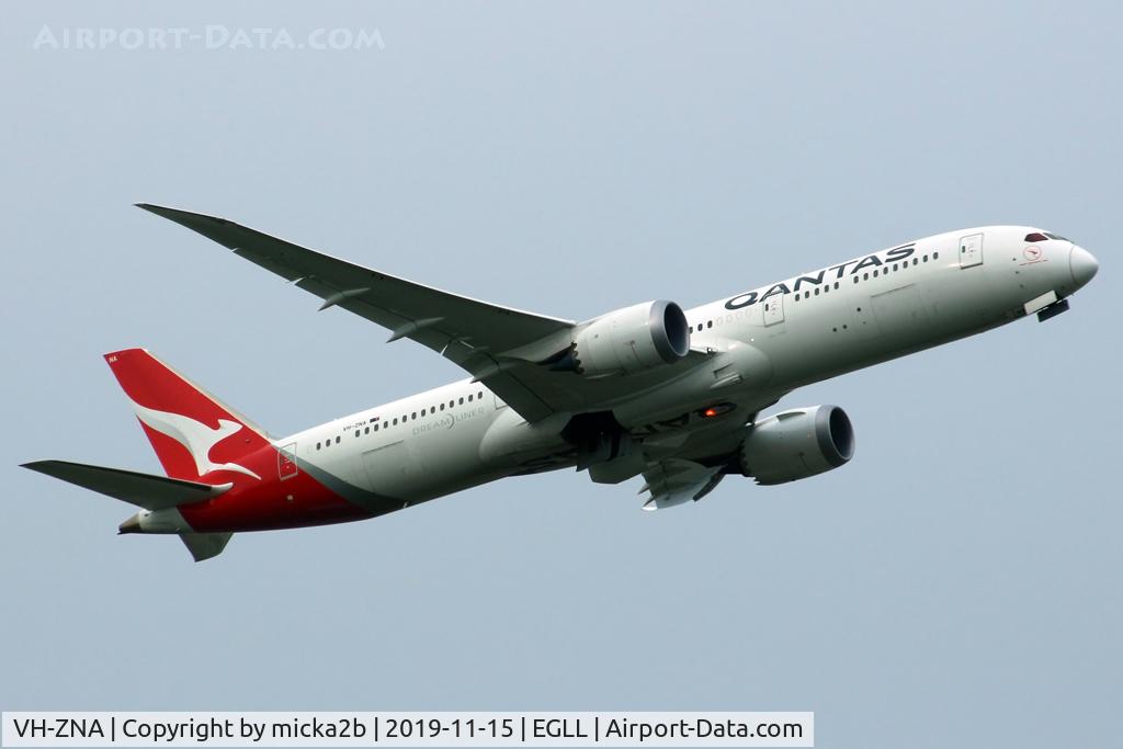 VH-ZNA, 2017 Boeing 787-9 Dreamliner C/N 39038, Take off