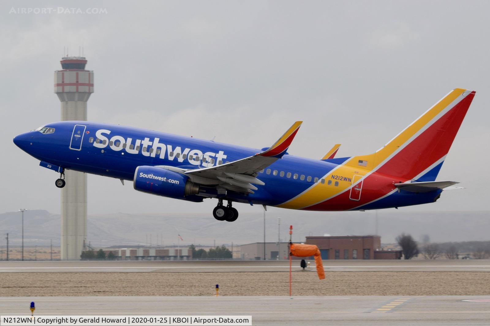 N212WN, 2005 Boeing 737-7H4 C/N 32485, Take off from 10L.