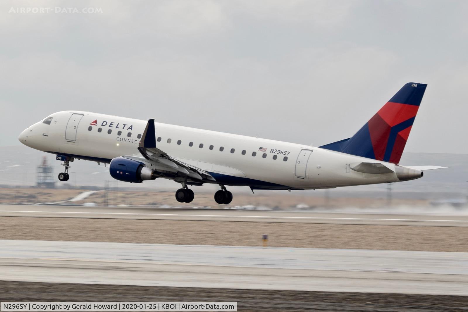 N296SY, 2019 Embraer 175LR (ERJ-170-200LR) C/N 17000797, Landing 10L.