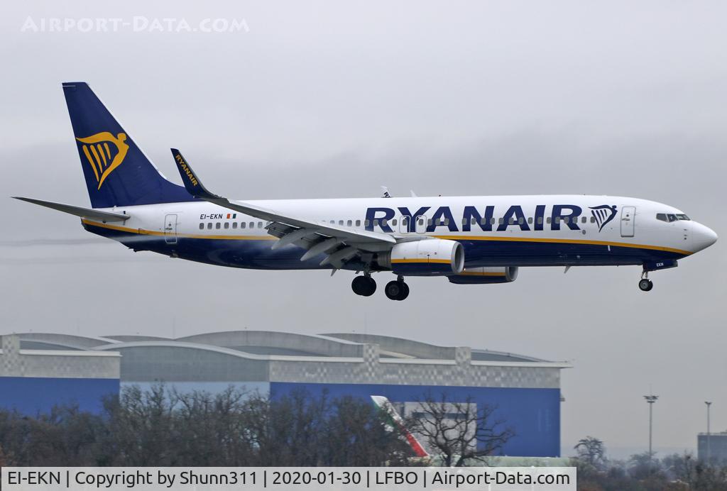 EI-EKN, 2010 Boeing 737-8AS C/N 35026, Landing rwy 14R