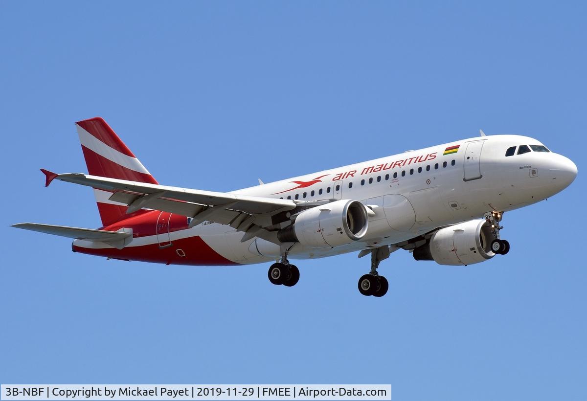 3B-NBF, 2001 Airbus A319-112 C/N 1592, Landing rwy 14