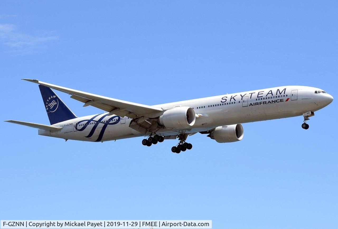 F-GZNN, 2012 Boeing 777-328/ER C/N 40376, Final for rwy 14