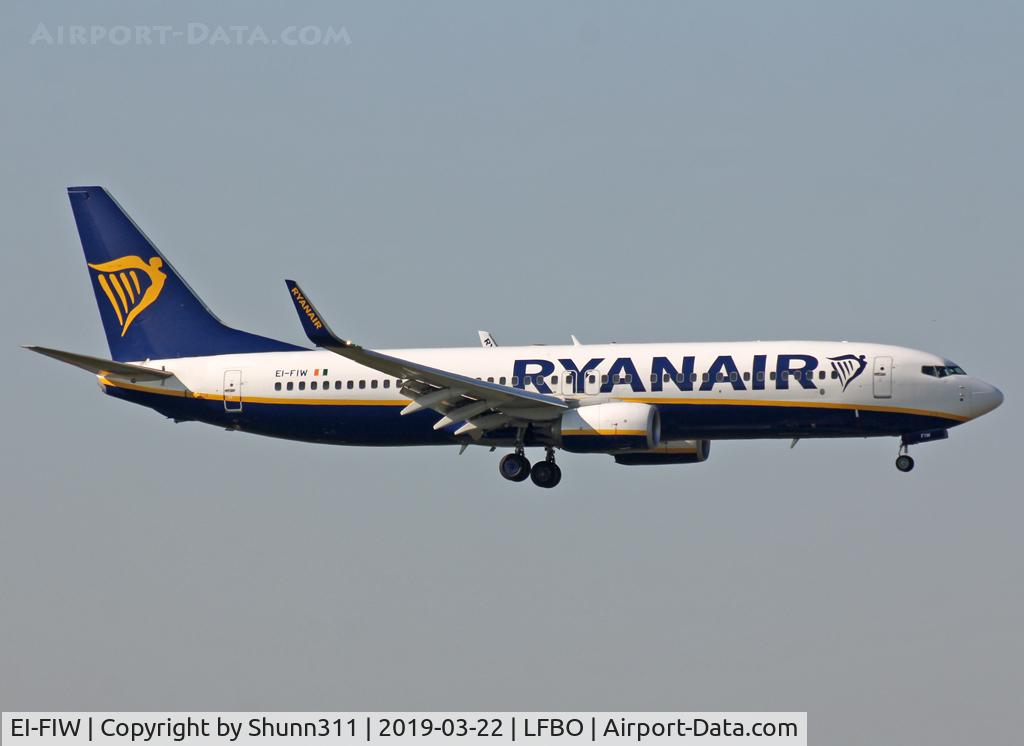 EI-FIW, 2015 Boeing 737-8AS C/N 44706, Landing rwy 32L