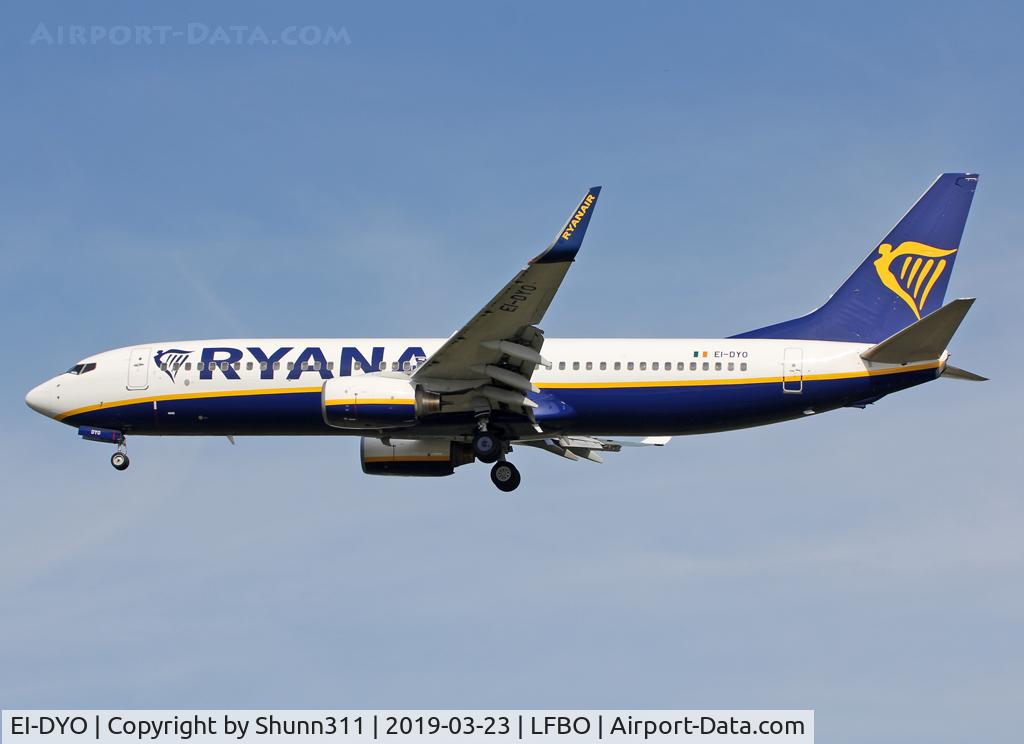 EI-DYO, 2008 Boeing 737-8AS C/N 33636, Landing rwy 32L