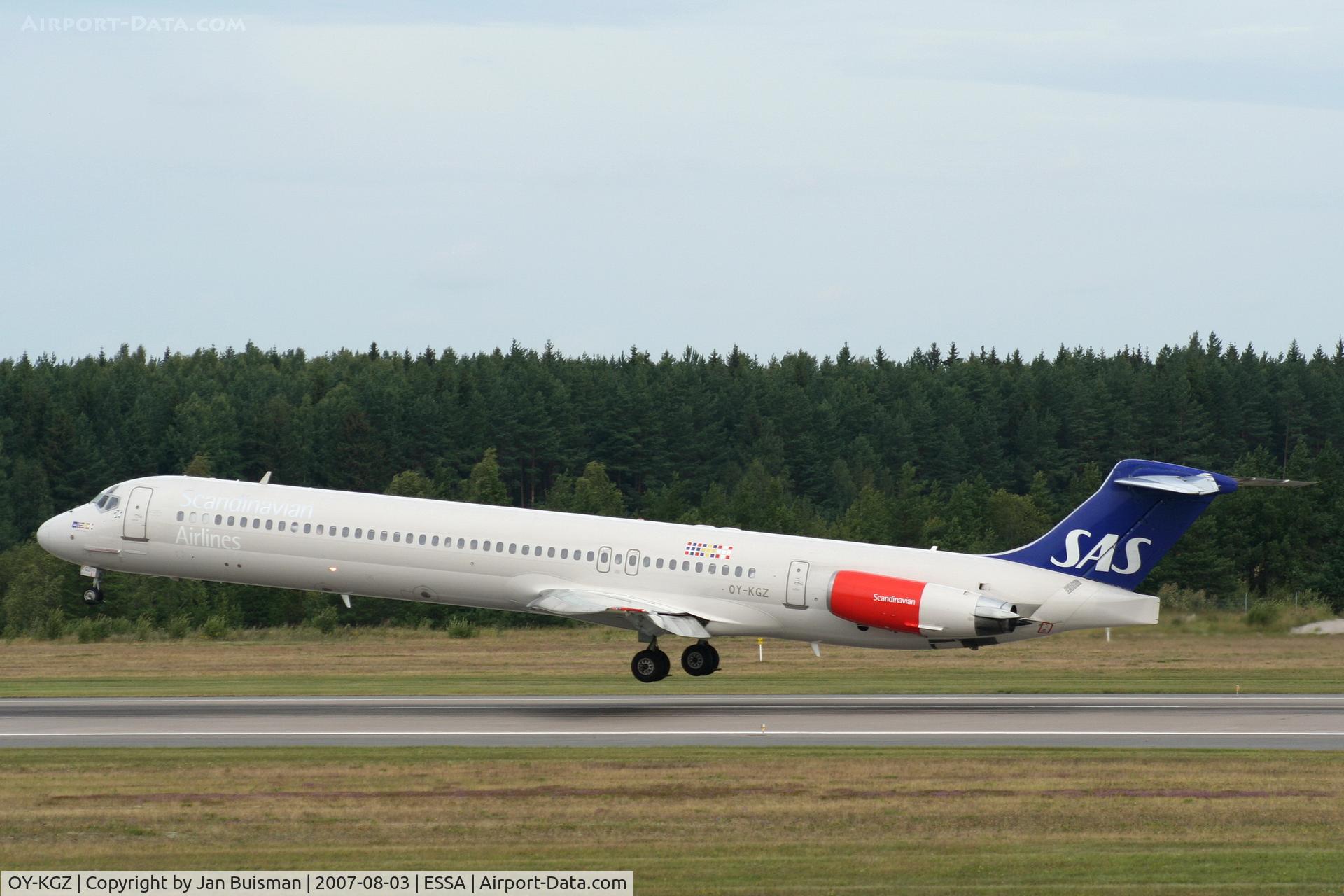 OY-KGZ, 1985 McDonnell Douglas MD-81 (DC-9-81) C/N 49381, SASESSA