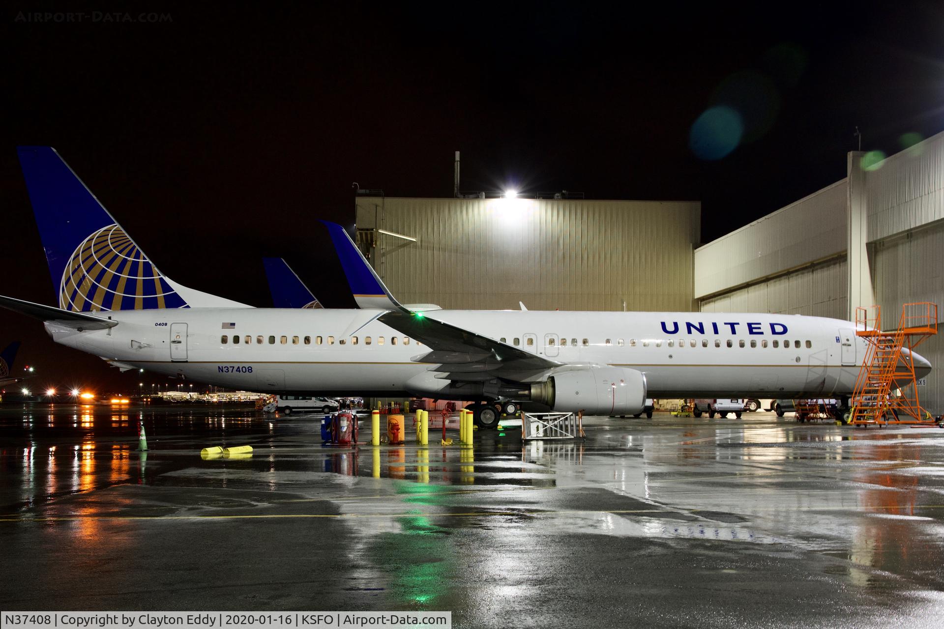 N37408, 2001 Boeing 737-924 C/N 30125, SFO 2020.