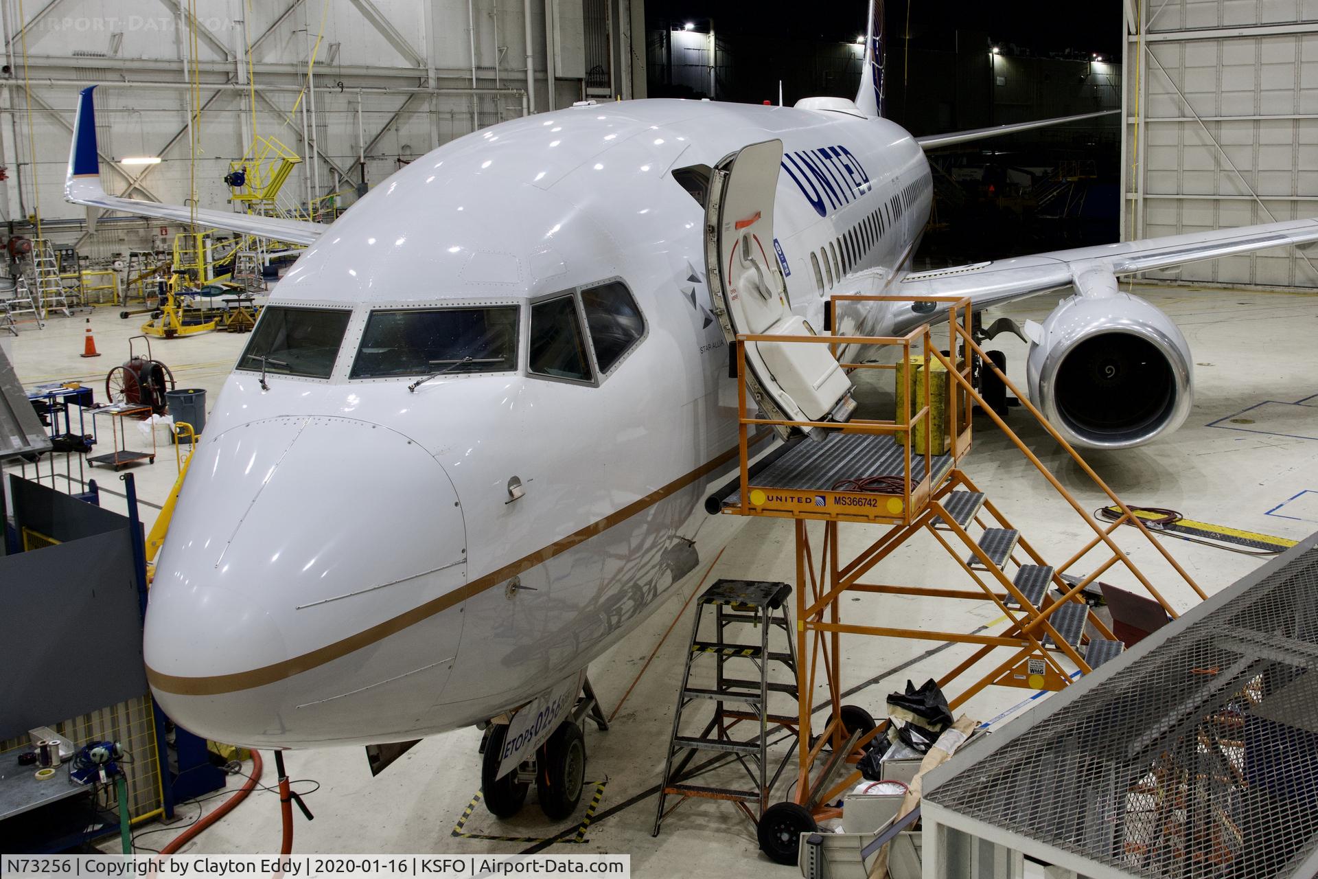 N73256, 2000 Boeing 737-824 C/N 30611, SFO 2020.