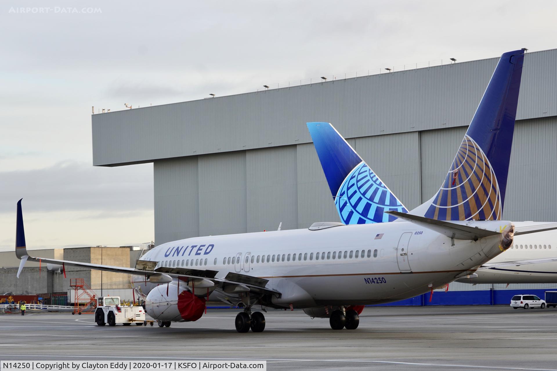 N14250, 1999 Boeing 737-824 C/N 28957, Ready for wash. SFO 2020.