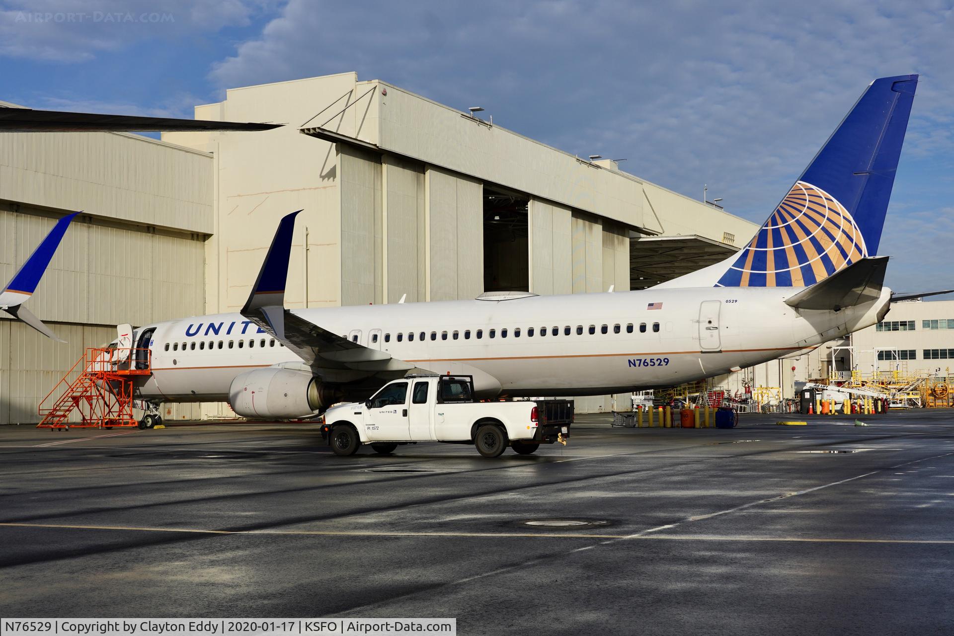 N76529, 2010 Boeing 737-824 C/N 31652, SFO 2020.