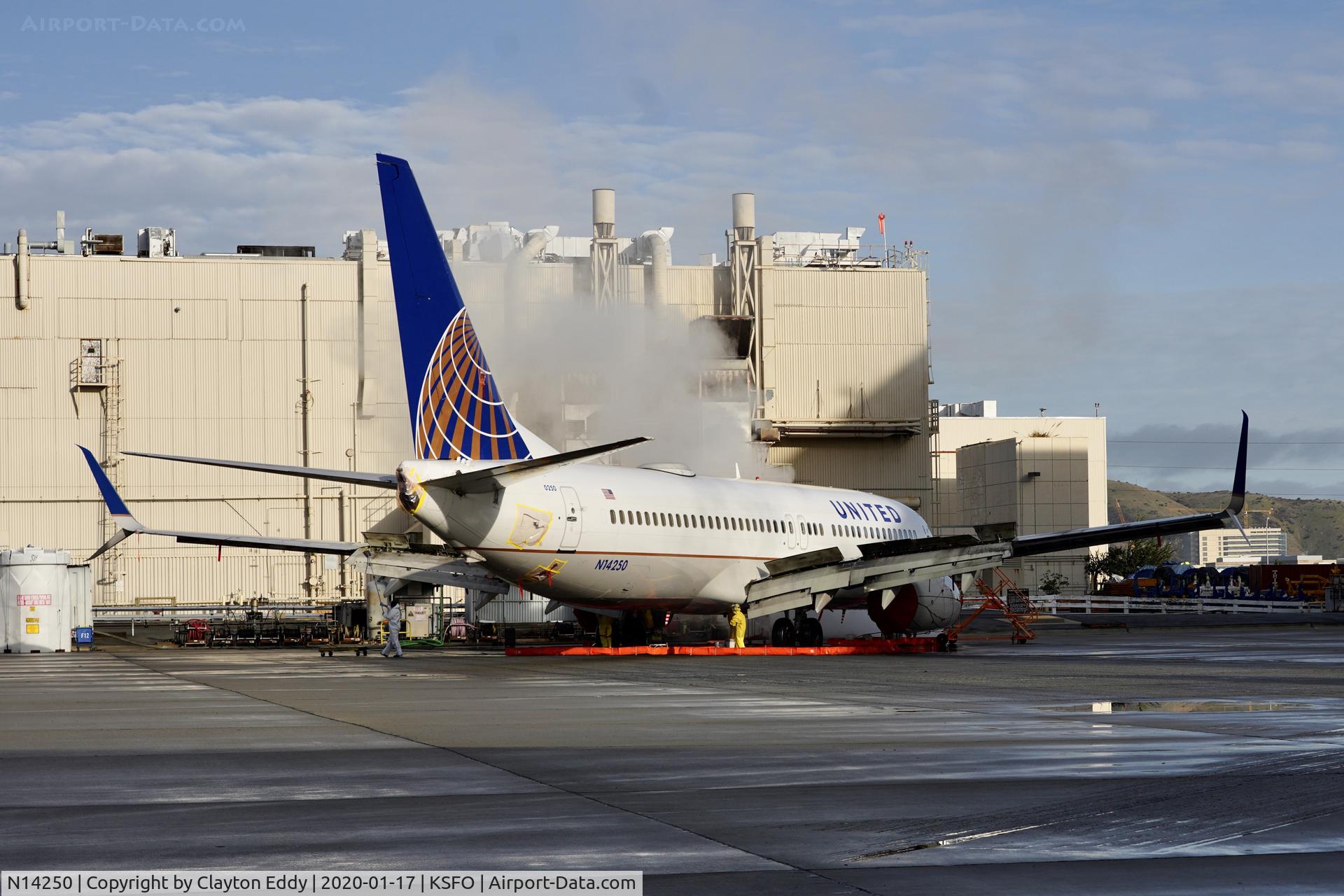 N14250, 1999 Boeing 737-824 C/N 28957, SFO 2020.