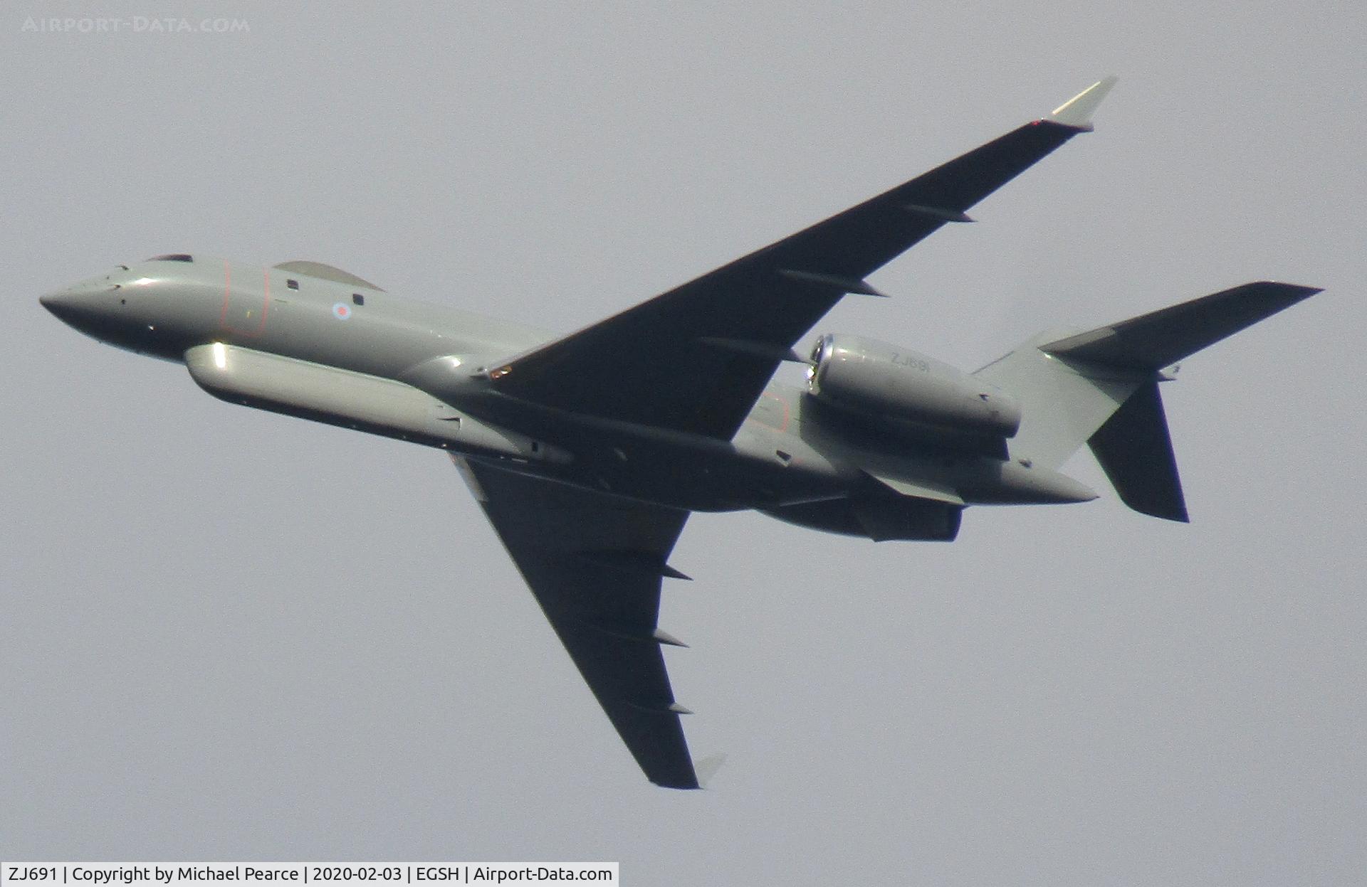 ZJ691, 2002 Bombardier BD-700-1A10 Sentinel R1 C/N 9123, Overflying NWI on ILS circuits, from RAF Waddington (WTN).