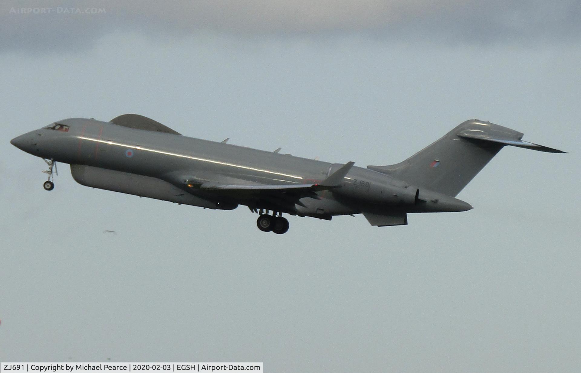 ZJ691, 2002 Bombardier BD-700-1A10 Sentinel R1 C/N 9123, Climbing away from a touch-and-go of RWY 27, whilst undergoing ILS training from RAF Waddington (WTN).