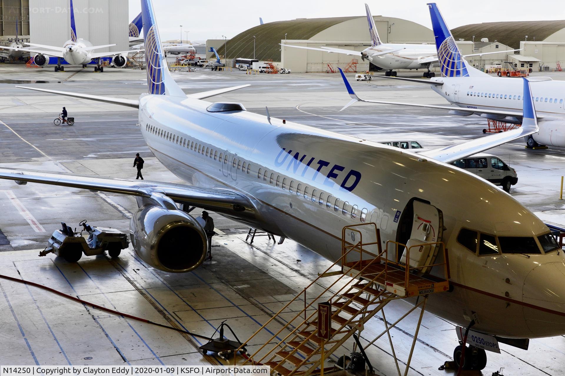N14250, 1999 Boeing 737-824 C/N 28957, SFO 2020.