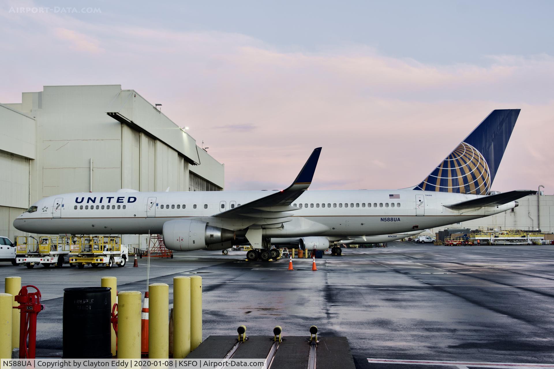 N588UA, 1993 Boeing 757-222 C/N 26717, SFO 2020.