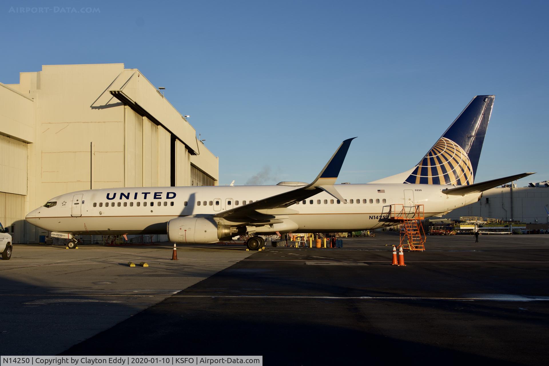 N14250, 1999 Boeing 737-824 C/N 28957, SFO 2020.