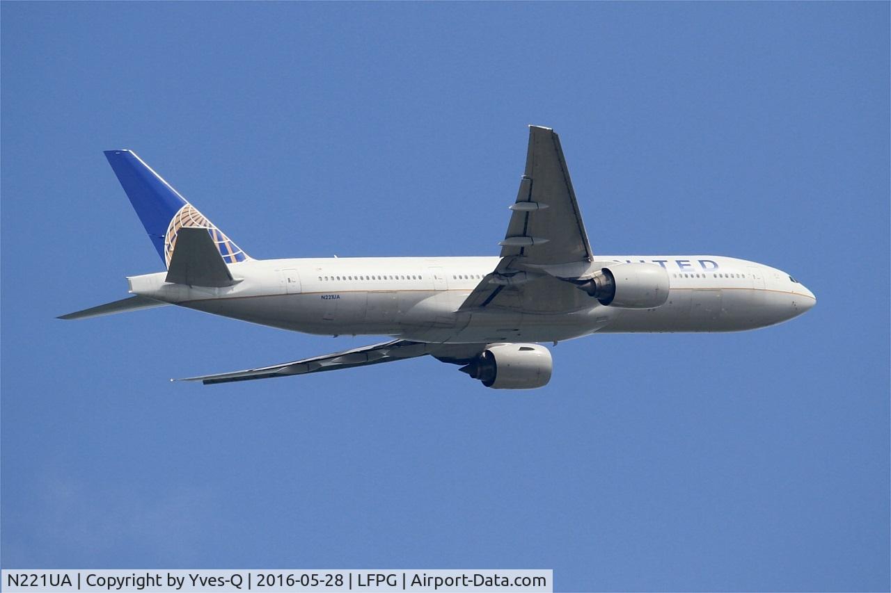 N221UA, 2001 Boeing 777-222 C/N 30552, Boeing 777-222, Take off rwy 06R, Roissy Charles De Gaulle airport (LFPG-CDG)