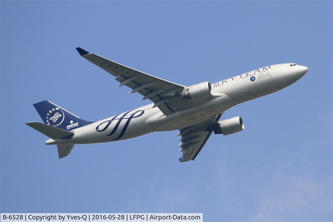 B-6528, 2010 Airbus A330-223 C/N 1202, Airbus A330-223, Climbing from rwy 06R, Roissy Charles De Gaulle airport (LFPG-CDG)