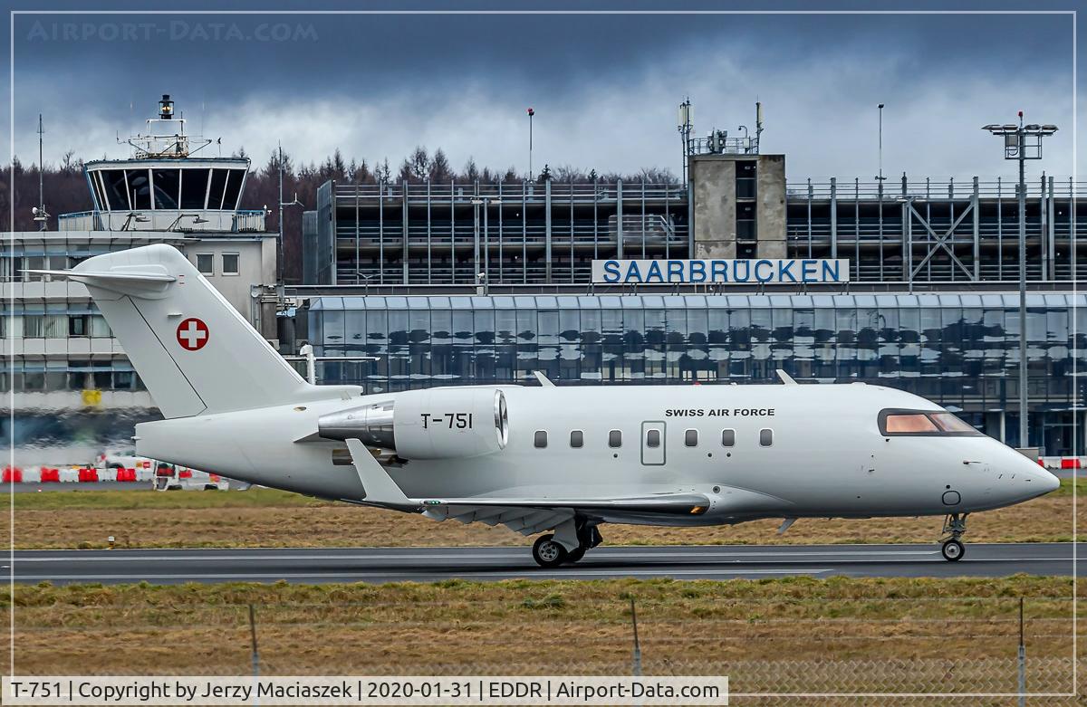 T-751, 2002 Bombardier Challenger 604 (CL-600-2B16) C/N 5530, Bombardier Challenger 604