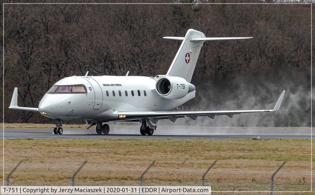 T-751, 2002 Bombardier Challenger 604 (CL-600-2B16) C/N 5530, Bombardier Challenger 604