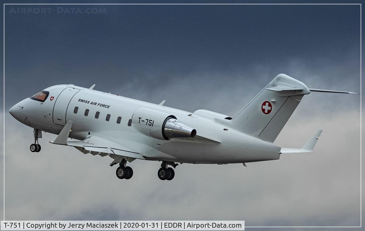 T-751, 2002 Bombardier Challenger 604 (CL-600-2B16) C/N 5530, Bombardier Challenger 604