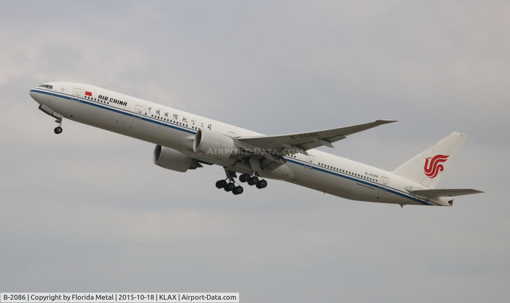 B-2086, 2011 Boeing 777-39L/ER C/N 38667, LAX spotting