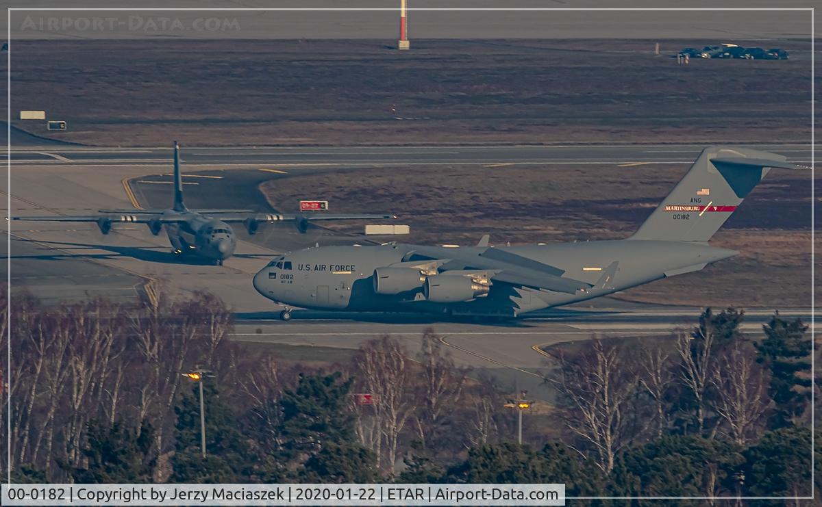 00-0182, 2000 Boeing C-17A Globemaster III C/N P-82, Boeing C-17A Globemaster III,