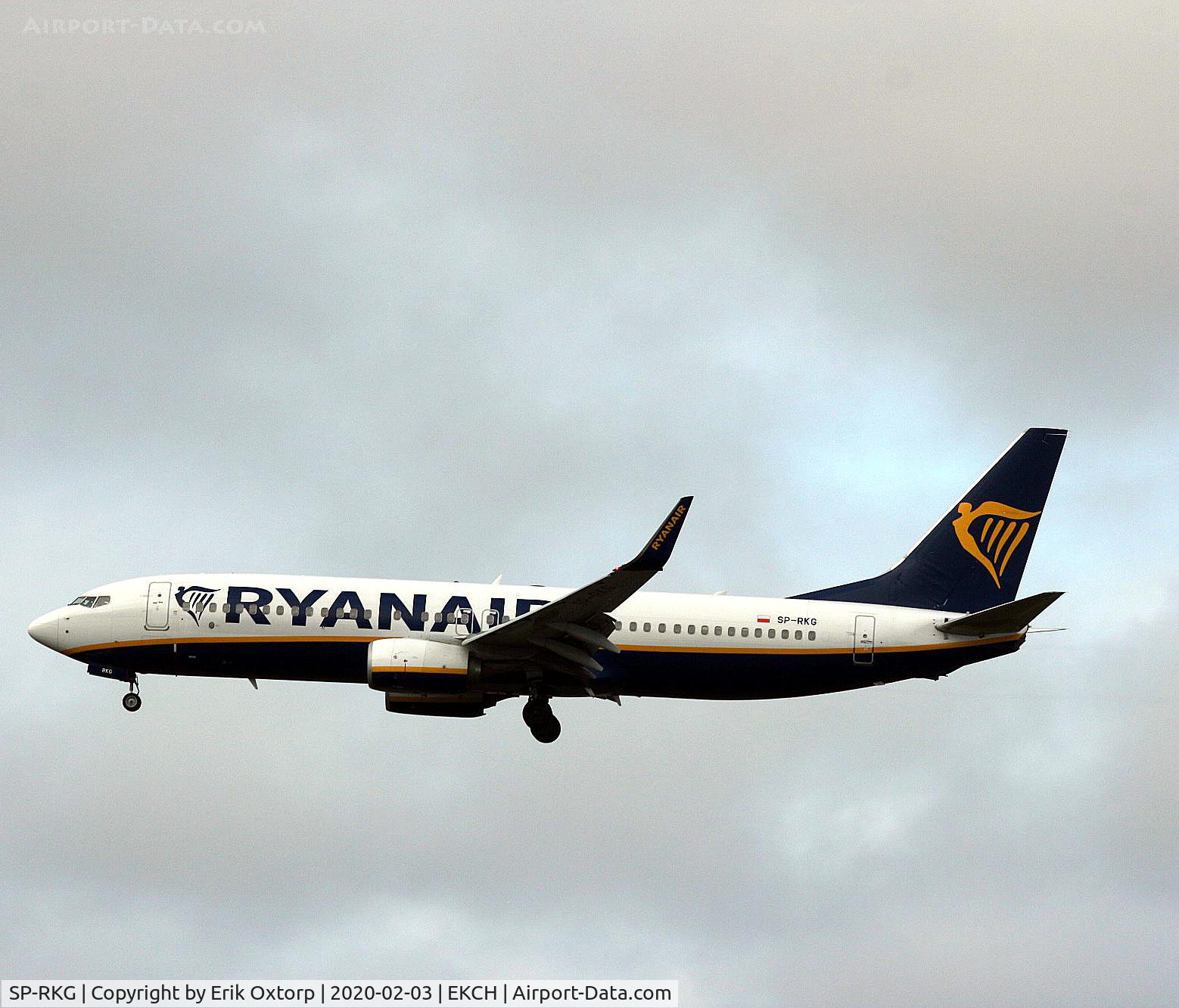 SP-RKG, 2018 Boeing 737-8AS C/N 44826, SP-RKG landing rw 22L