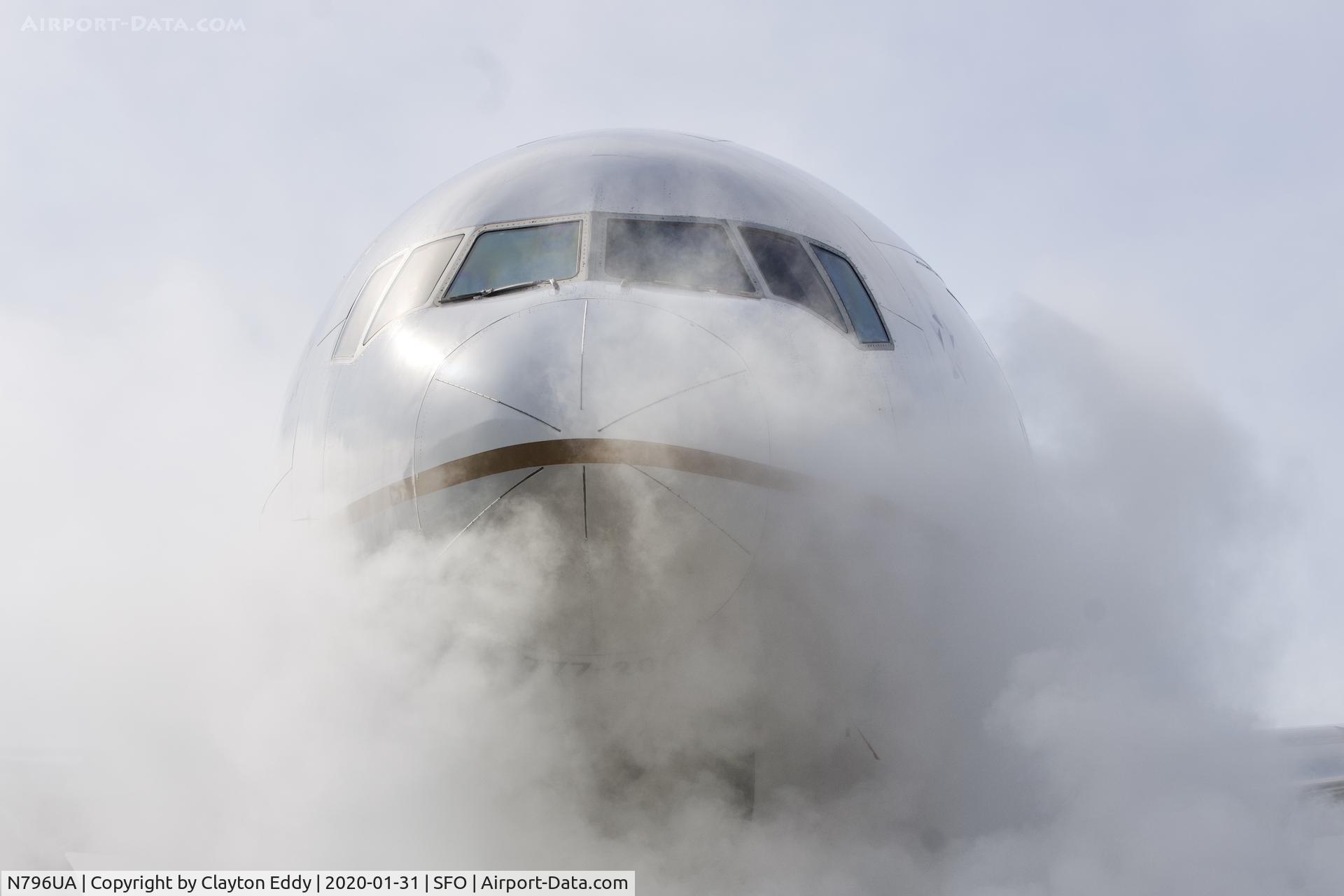 N796UA, 1998 Boeing 777-222 C/N 26931, Wash time SFO 2019.