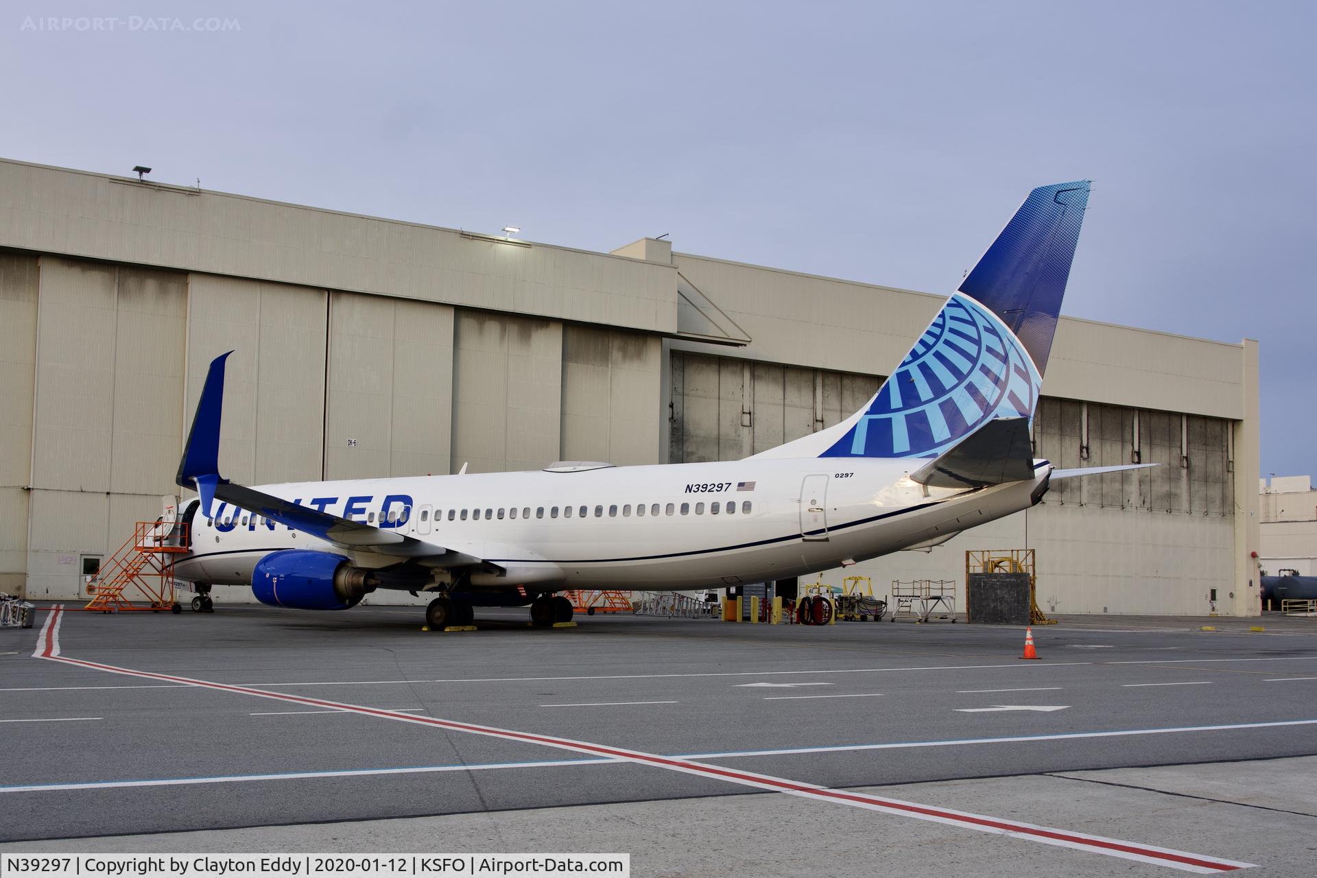 N39297, 2005 Boeing 737-824 C/N 34003, SFO 2020.