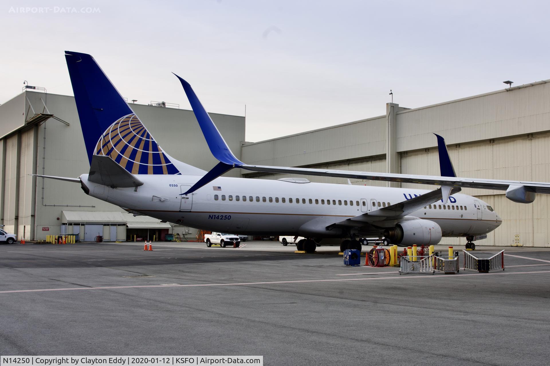 N14250, 1999 Boeing 737-824 C/N 28957, SFO 2020.