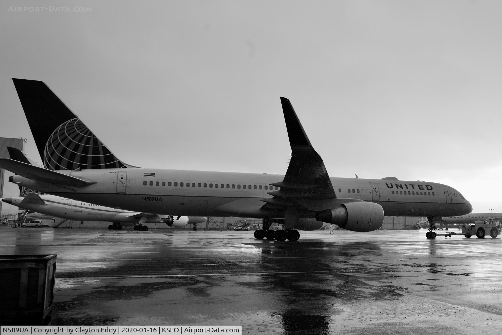 N589UA, 1997 Boeing 757-222 C/N 28707, Rain. SFO 2020.
