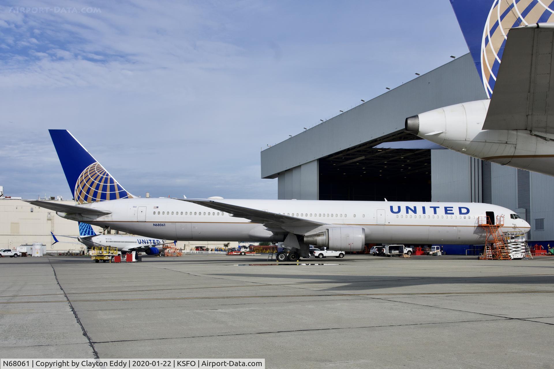 N68061, 2002 Boeing 767-424/ER C/N 29456, SFO 2020.