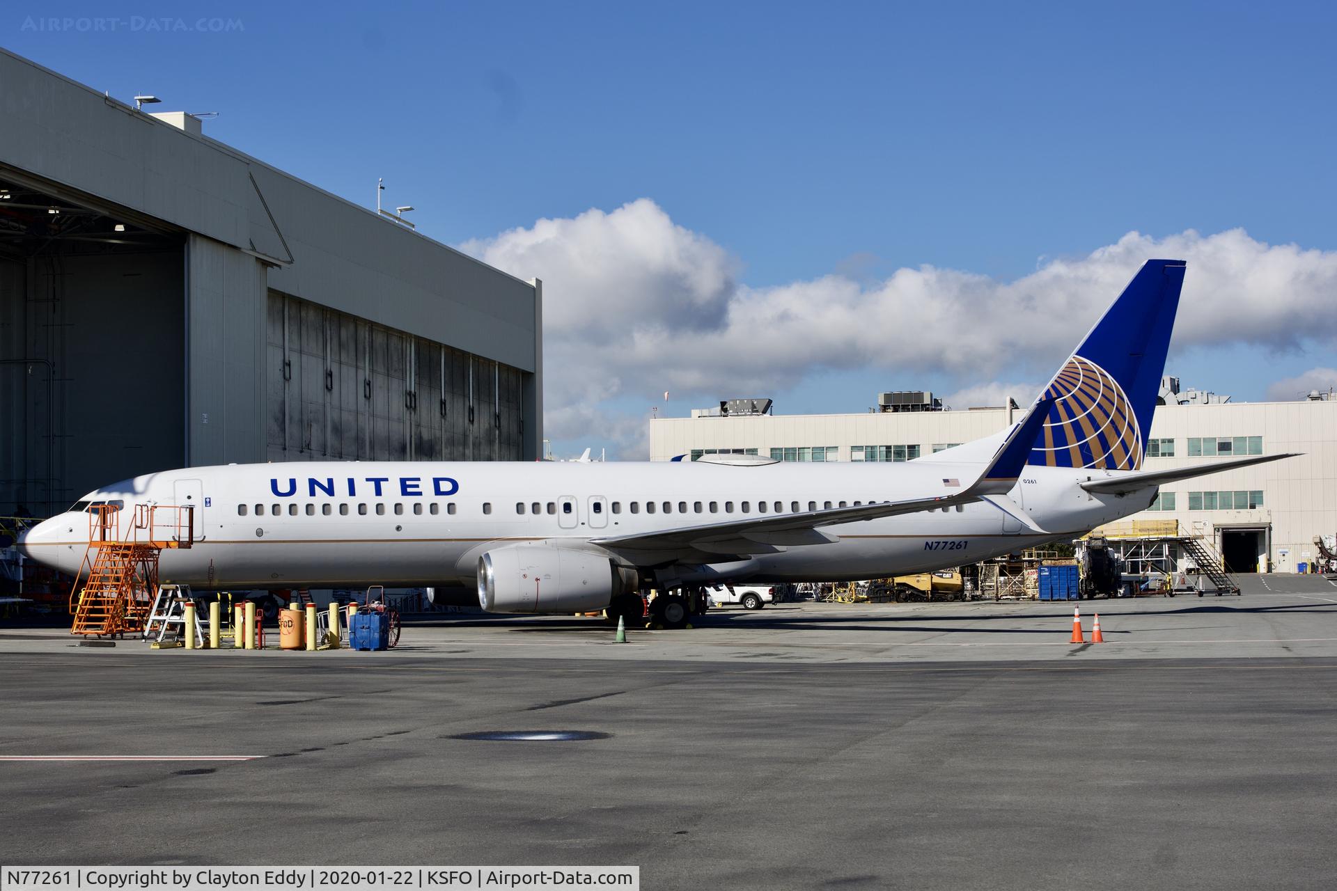 N77261, 2001 Boeing 737-824 C/N 31582, SFO 2020.