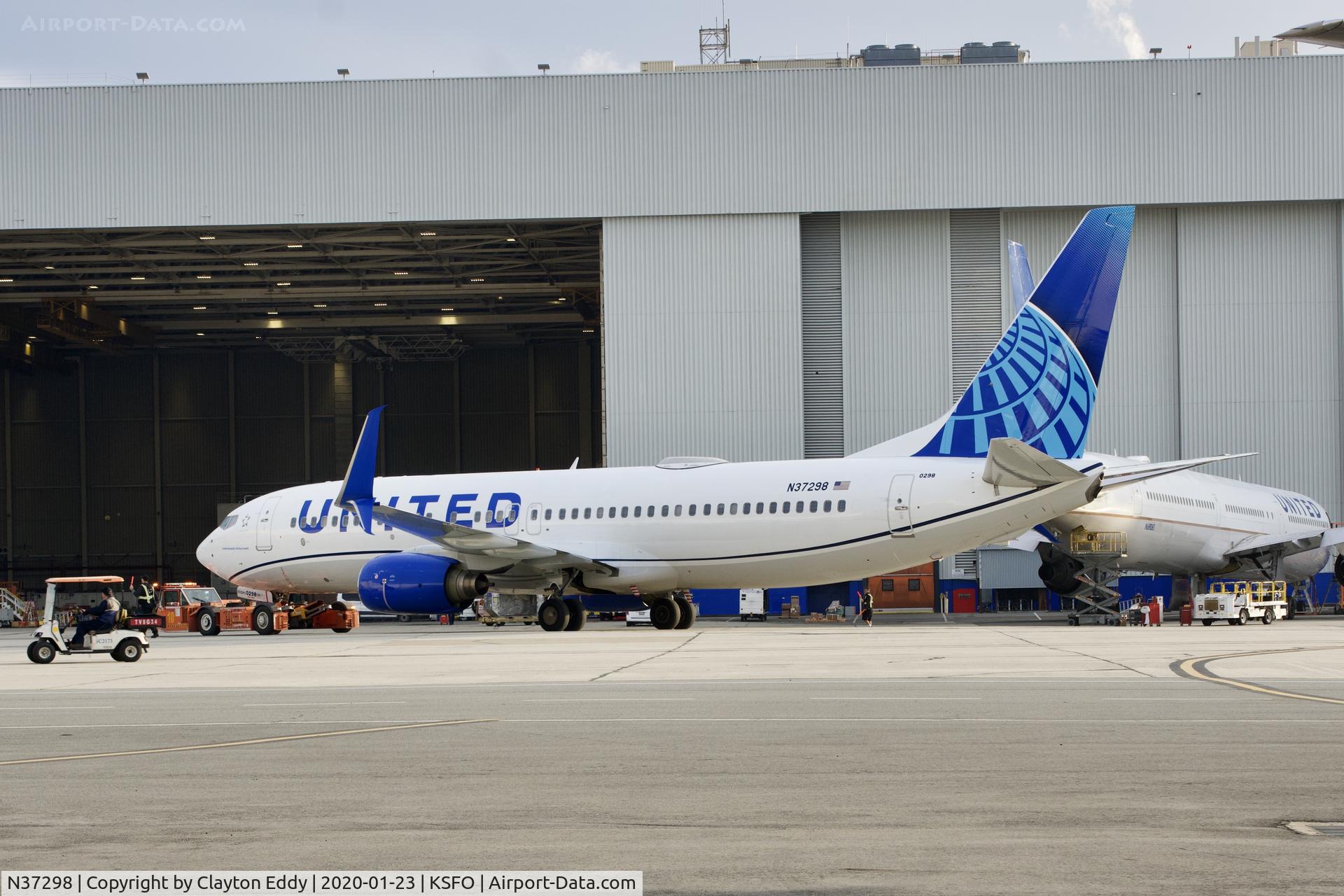 N37298, 2005 Boeing 737-824 C/N 34004, SFO 2020.