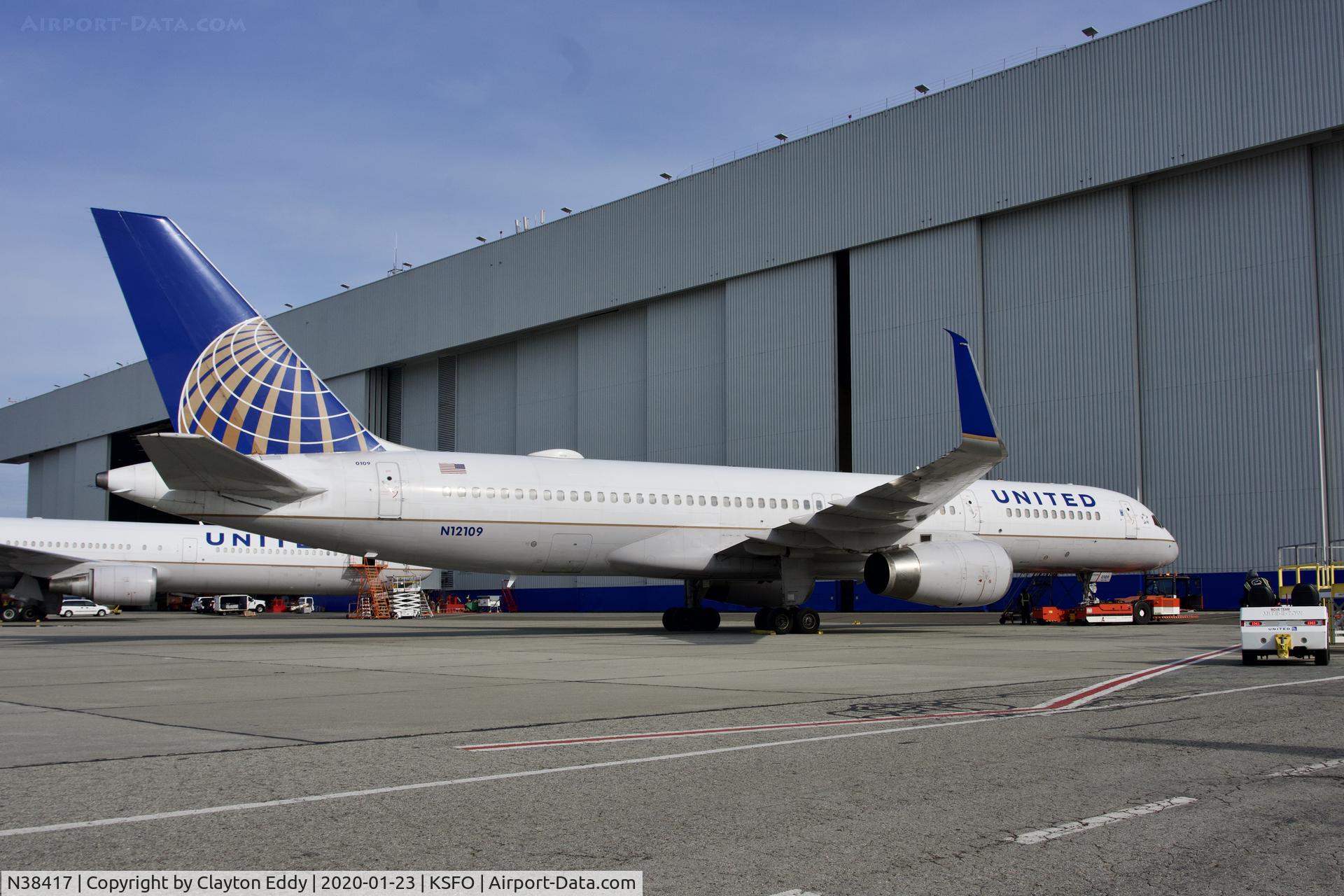 N38417, 2008 Boeing 737-924/ER C/N 31665, SFO 2020.