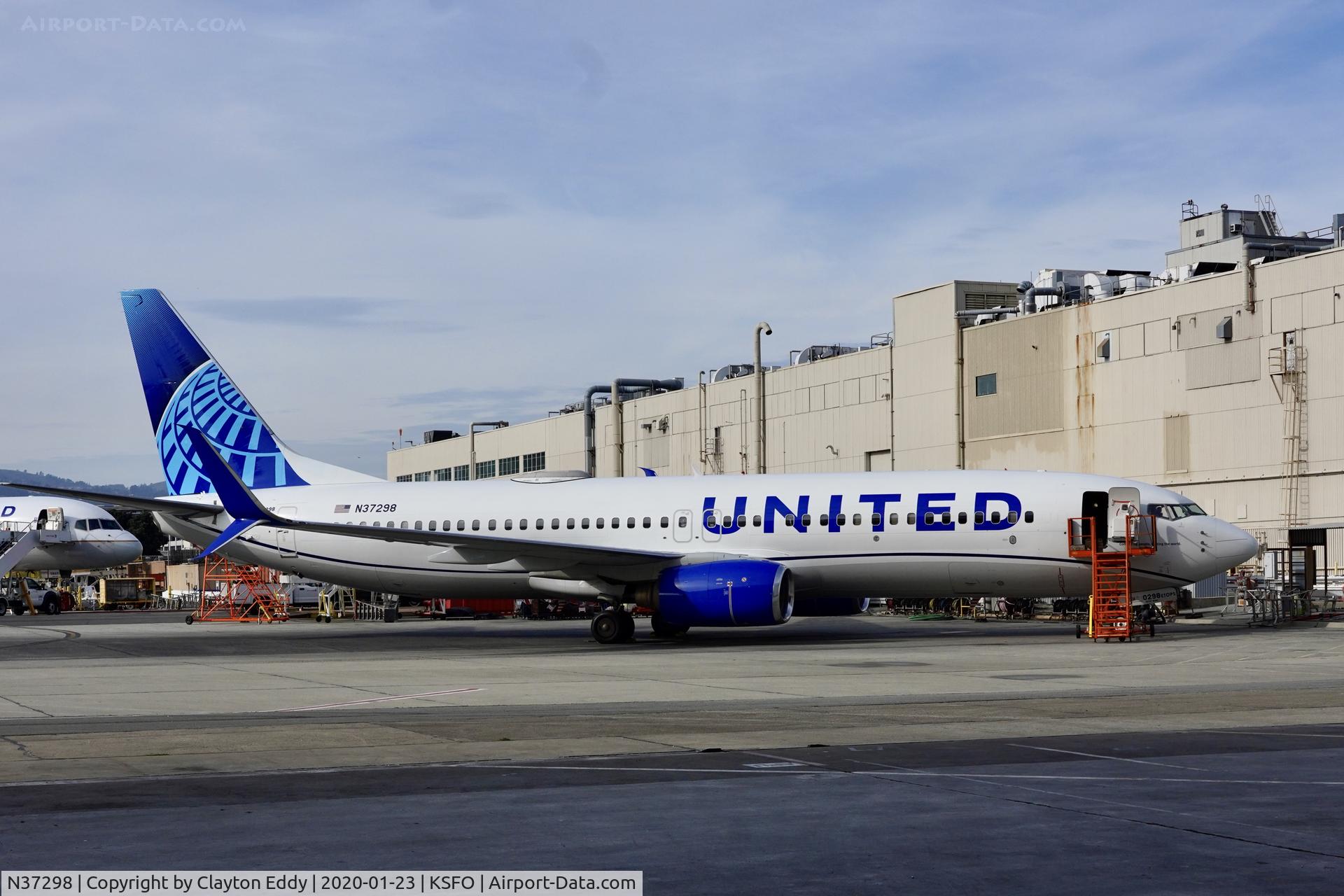 N37298, 2005 Boeing 737-824 C/N 34004, SFO 2020.