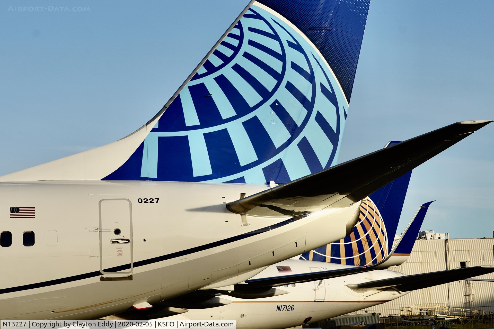 N13227, 1999 Boeing 737-824 C/N 28788, SFO 2020.
