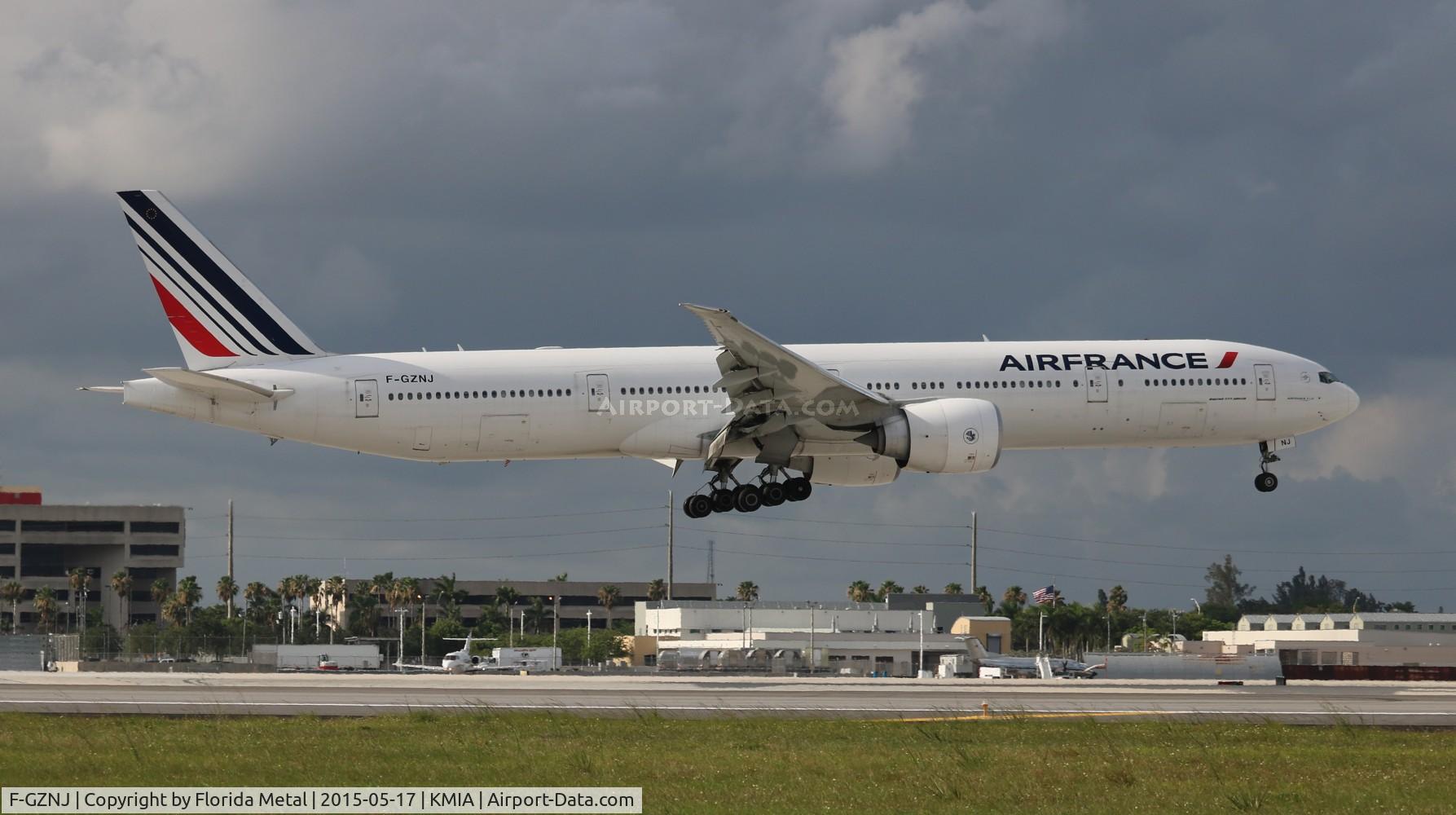 F-GZNJ, 2011 Boeing 777-328/ER C/N 38706, MIA 2015