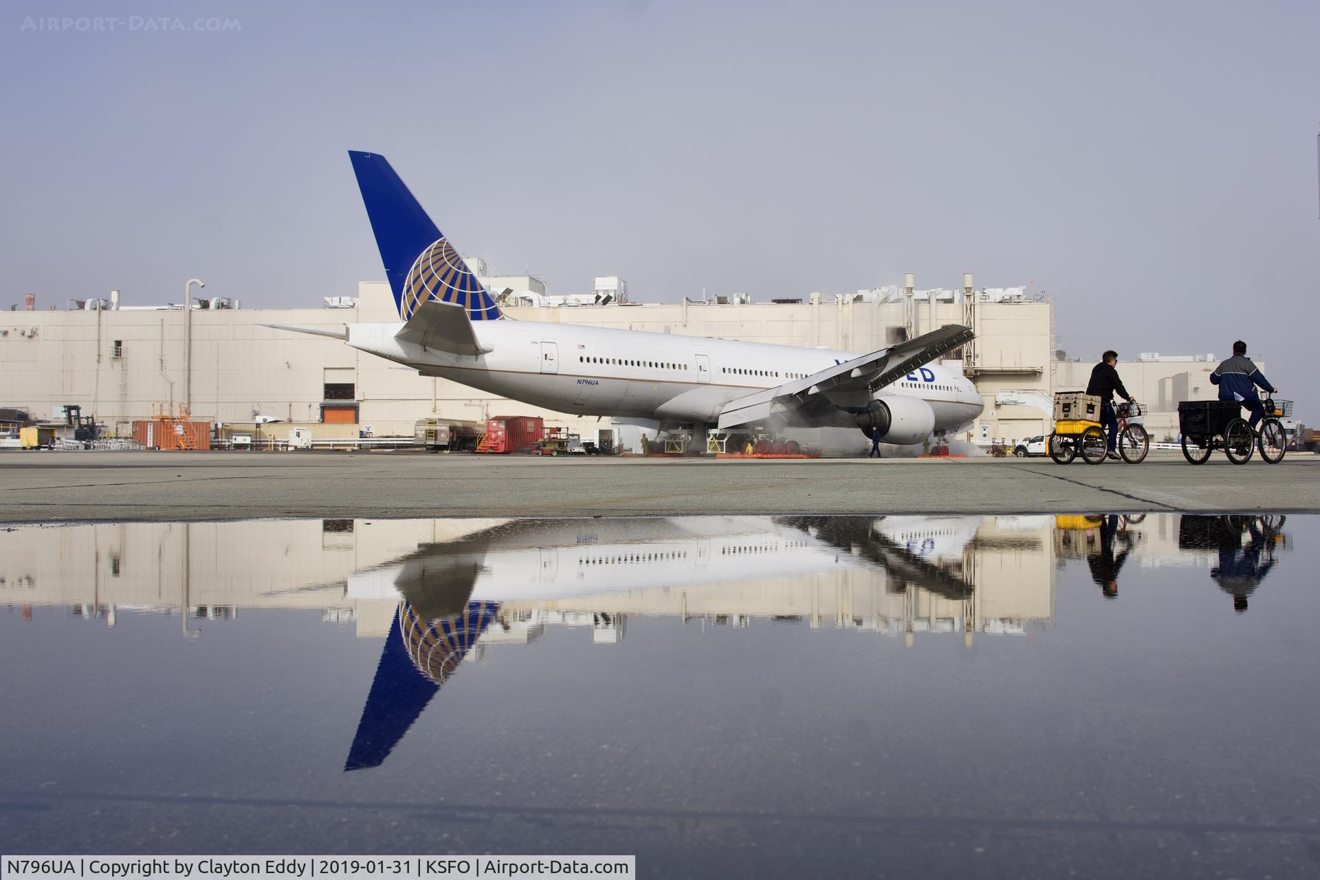 N796UA, 1998 Boeing 777-222 C/N 26931, SFO 2019.