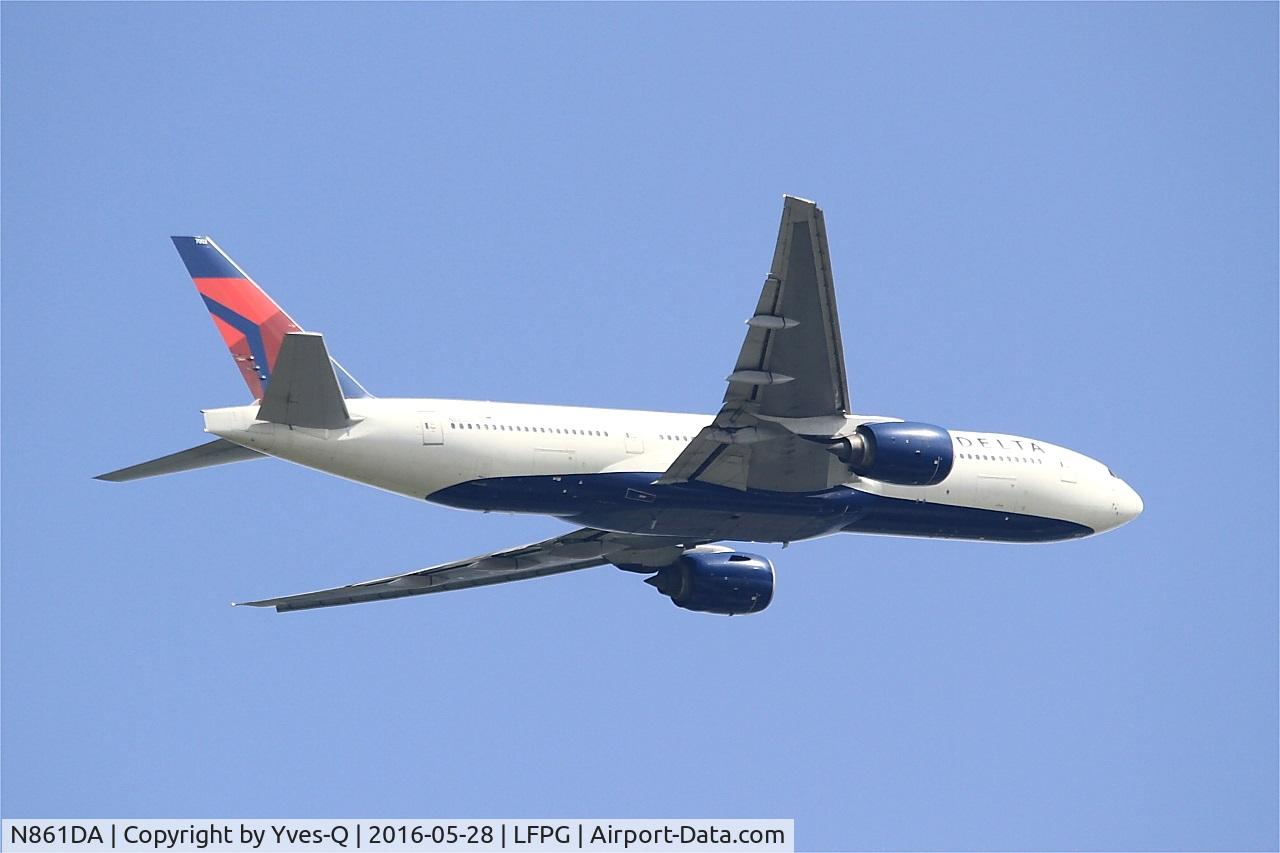 N861DA, 1999 Boeing 777-232 C/N 29952, Boeing 777-232, Climbing from rwy 06R, Roissy Charles De Gaulle airport (LFPG-CDG)