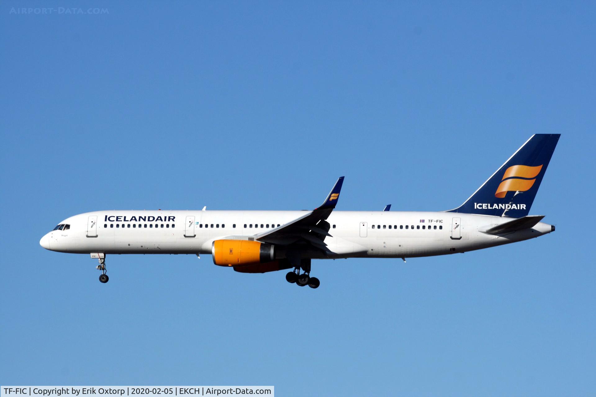 TF-FIC, 2000 Boeing 757-23N C/N 30735, TF-FIC landing rw 22L