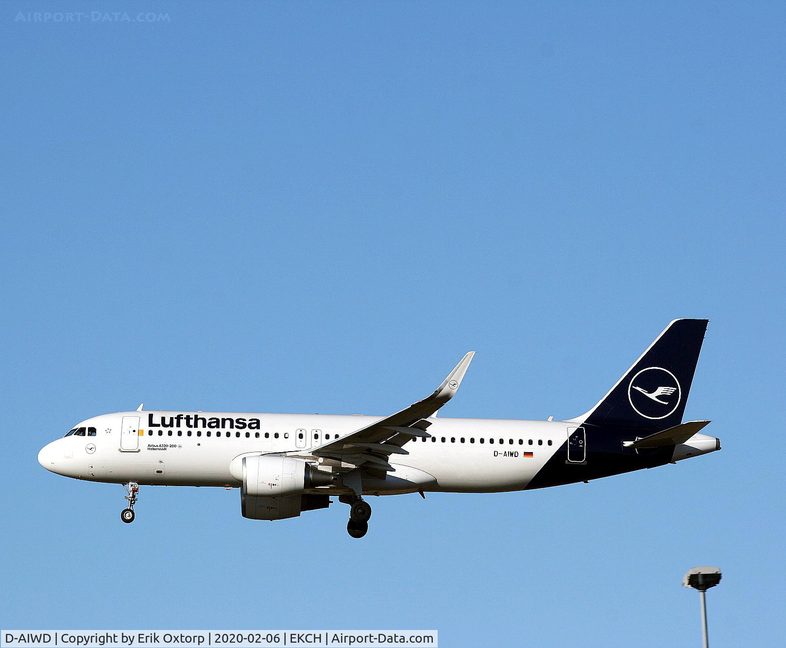 D-AIWD, 2018 Airbus A320-214 C/N 8672, D-AIWD landing rw 22L