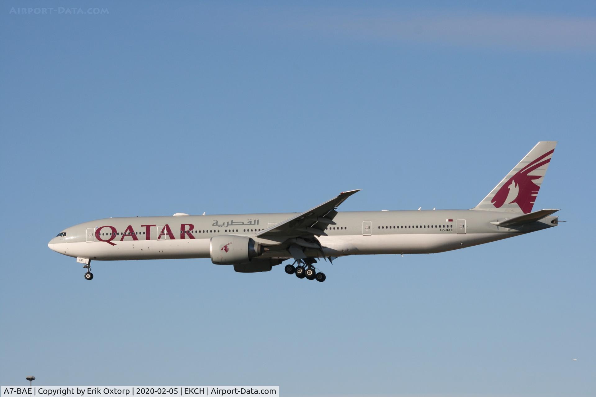 A7-BAE, 2009 Boeing 777-3DZ/ER C/N 36104, A7-BAE landing ew 22L