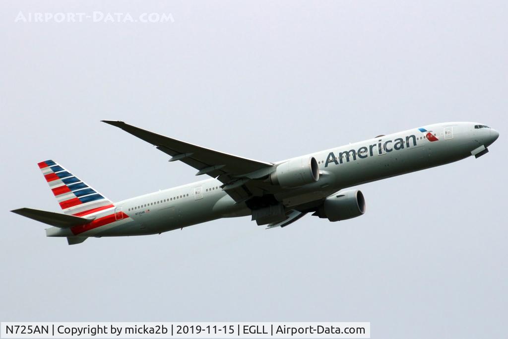 N725AN, 2013 Boeing 777-323/ER C/N 41666, Take off