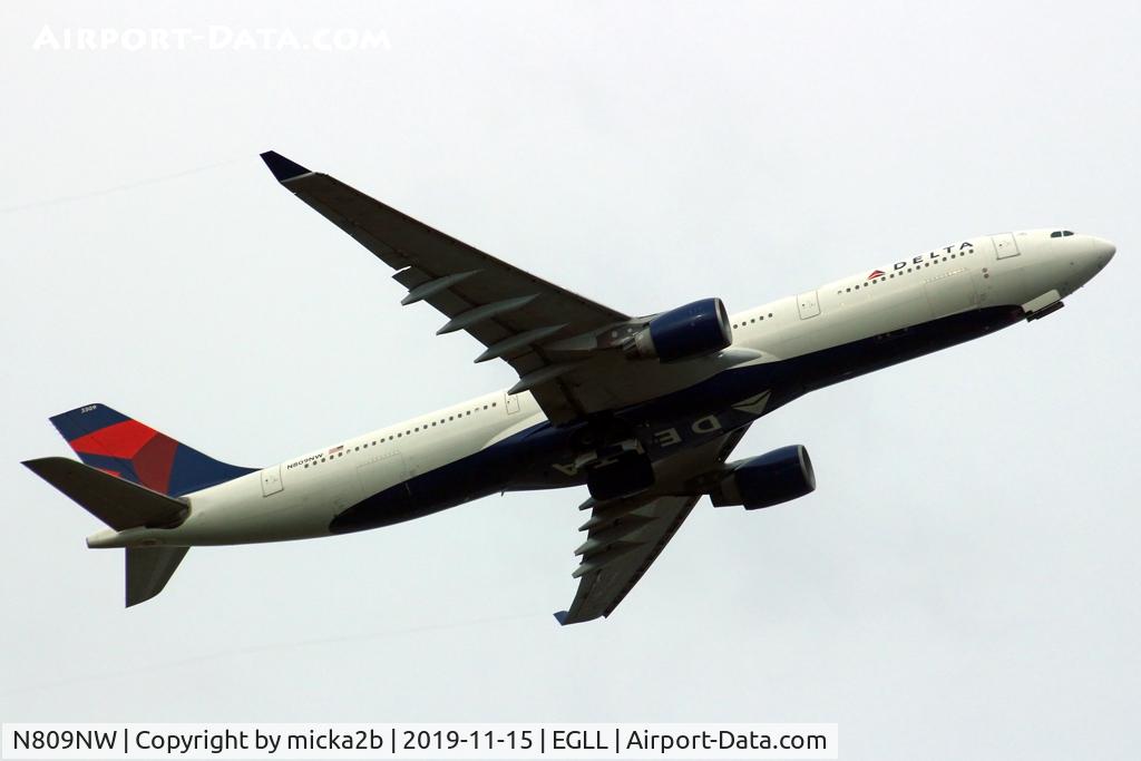 N809NW, 2005 Airbus A330-323 C/N 663, Take off