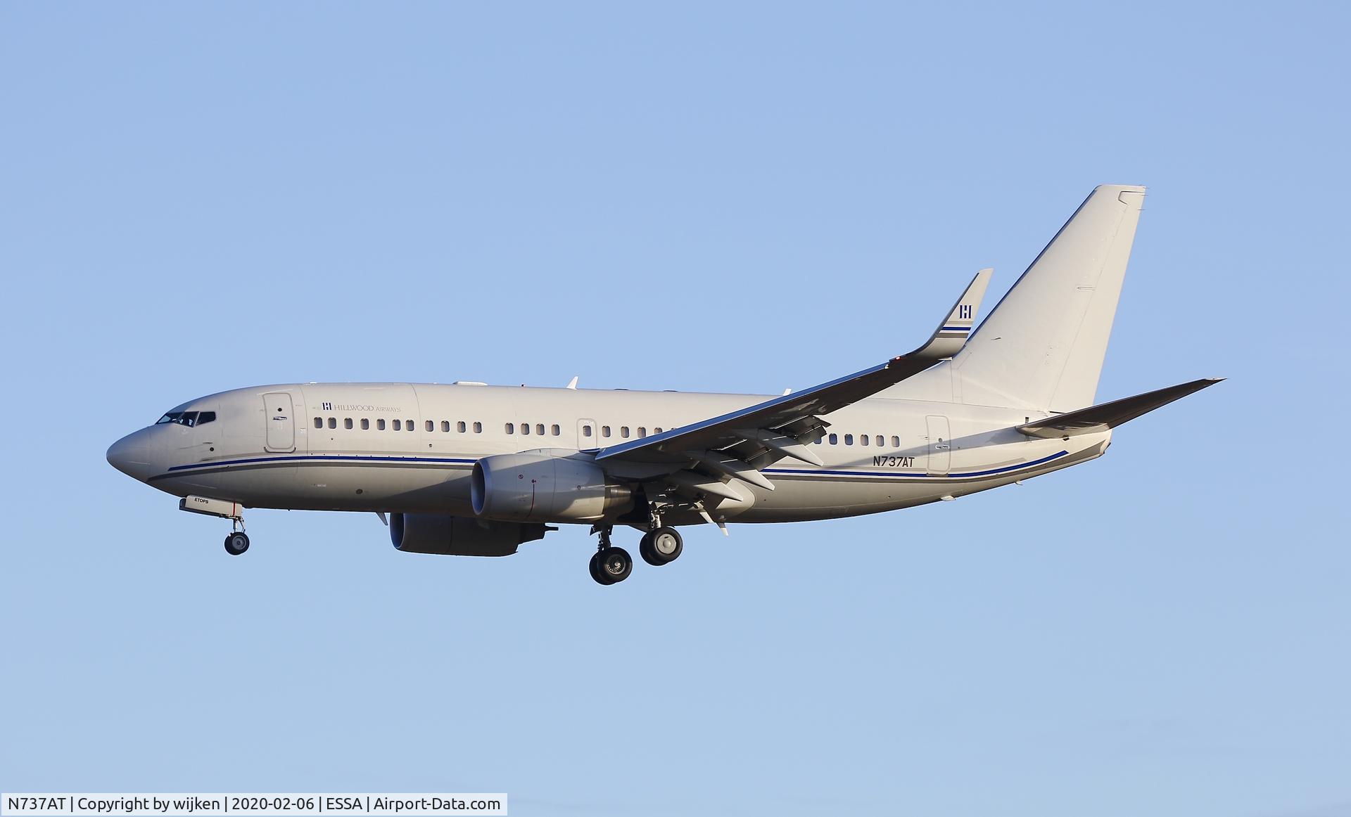 N737AT, 2007 Boeing 737-7HJ C/N 36756, RWY 01L