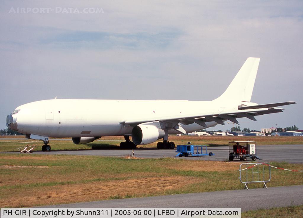 PH-GIR, Airbus A300B4-2C C/N 042, Stored @ LFBD and waiting his scrapping process... All white without titles...
