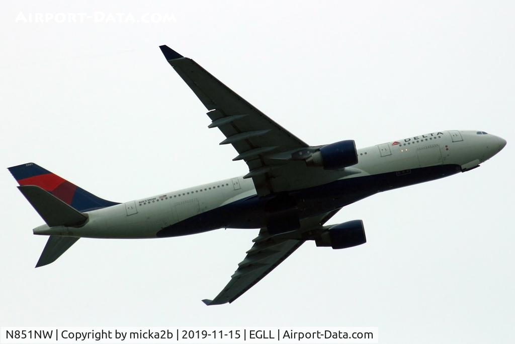 N851NW, 2004 Airbus A330-223 C/N 0609, Take off